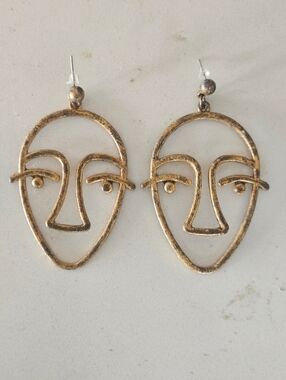 Vintage Picasso Style Abstract Face Drop Earrings Distressed Gold Tone